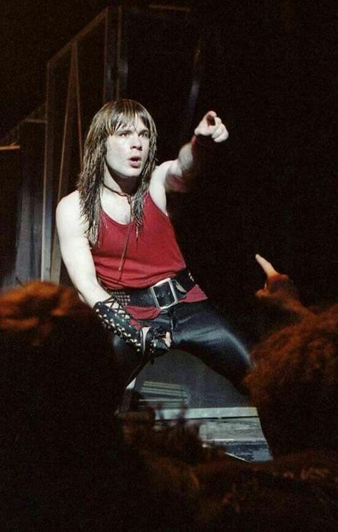 BRUCE DICKINSON ( IRON MAIDEN ) 1982 Iron Maiden Band, Iron Maiden Eddie, Bruce Dickinson, Rock N’roll, Best Rock, Iron Maiden, Metal Music, Glam Rock, Music Bands