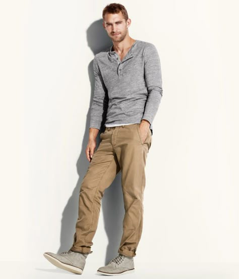 look: grey v-neck tee + khaki cargo pants + grey desert boots | One of the main color coordinations that every man needs to know | H&M Grey Suede Boots, Henley Sweater, Neue Outfits, Sharp Dressed Man, His Style, T Shirt And Jeans, Man Style, Khaki Chinos, Mens Fashion Summer