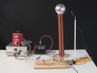 How to make capacitors for Tesla coil (small SG) Diy Tesla Coil, Tesla Technology, Spark Gap, Coil Design, Tesla Coil, Nikola Tesla, Diy Electronics, High Voltage, Electronics Projects