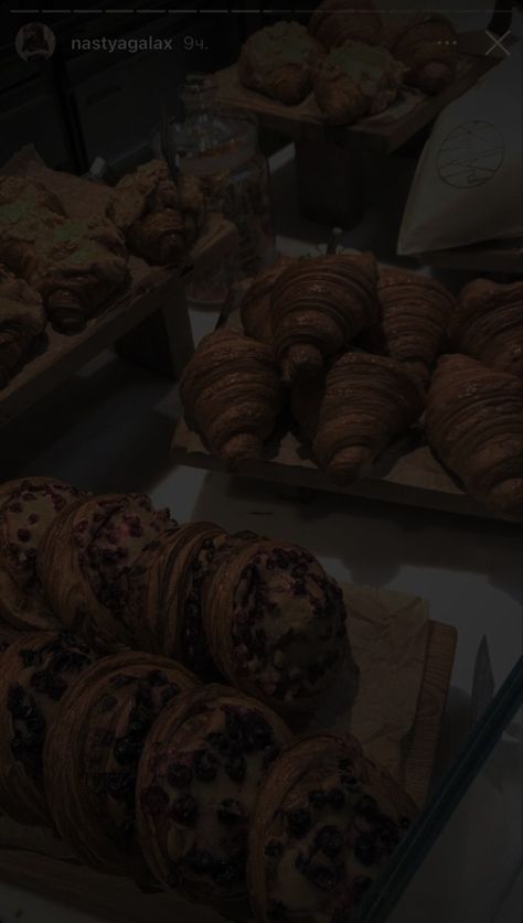 Dark Obsession Aesthetic, Aesthetic Jazz, Nice Aesthetic, Black Pfps, Dark Acadamia, Low Exposure, Night Food, French Bakery, Vintage Baking