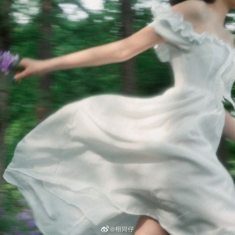 Ethereal Aesthetic, Fotografi Vintage, 사진 촬영 포즈, Fairy Aesthetic, Princess Aesthetic, Cottagecore Aesthetic, + Core + Aesthetic, Purple Flower, Pics Art