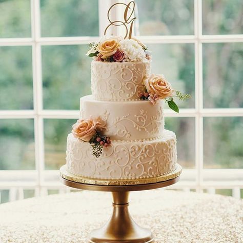 3 Tier Cake Wedding, 3 Tier Wedding Cake, Cake Elegant, 3 Tier Wedding Cakes, Small Wedding Cakes, Beach Wedding Cake, Lace Wedding Cake, Floral Wedding Cakes, Chocolate Wedding Cake