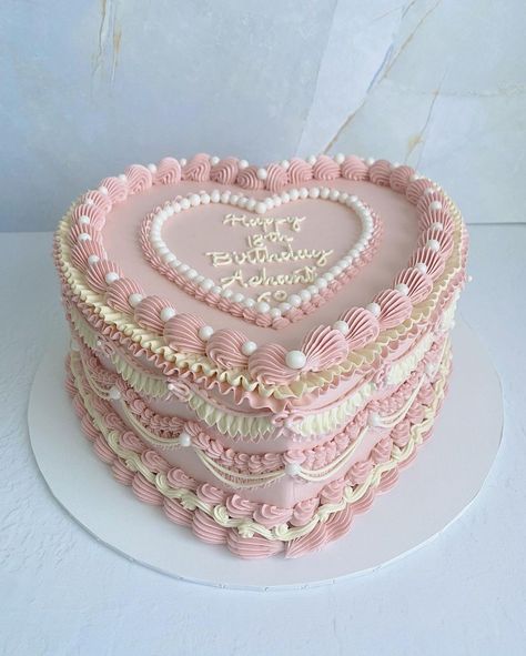 Sweet Sixteen Cakes, 25th Bday, Birthday Cake Decorating Ideas, Vintage Birthday Cakes, Sweet 16 Birthday Cake, Heart Cakes, Princess Birthday Cake, 16 Birthday Cake, Pink Birthday Cakes