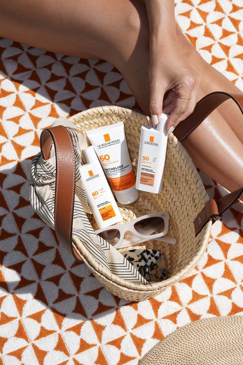 Spf 50 For Face, Sunscreen La Roche Posay, Spf Instagram Post, Sunscreen Aesthetic Photography, Sun Cream Aesthetic, Sunscreen Product Shoot, Sunscreen Creative Ads, Suncream Aesthetic, Suncream Photography