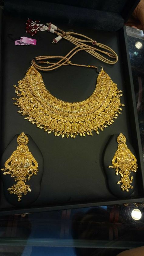 Bridal Gold Jewellery Bridal Gold Jewellery Set, Bridal Gold Necklace Set Weddings, Gold Set For Bride, Gold Set Design 2024, Bridal Gold Jewellery With Price, Indian Gold Jewellery Set, Gold Necklace Set Bridal Indian, Gold Bridal Jewellery Indian, Bridal Gold Jewellery Indian