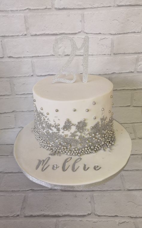 Diamond Theme Cake, Birthday Cake White And Silver, Cake Silver Birthday, Silver 21st Birthday Cake, Silver Cake Ideas Birthdays, Bling Cakes Birthday, 25 Birthday Cake Ideas, Silver Cake Ideas, Silver White Cake