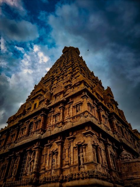 Kovil Temple Background, Thanjai Periya Kovil, Thanjai Periya Kovil Wallpaper, Temple Background, Temple India, Red Roses Wallpaper, Hindu Temples, Roses Wallpaper, Ancient India