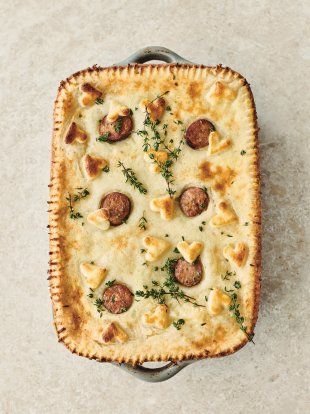 Encase a mustardy sausage, apple and leek stew in mashed potatoes and bake for a totally bonkers, yet totally delicious sausage & mash pie. Yum! Ella Vegan, Sausage Pie, Sausage And Mash, British Cooking, Veggie Sausage, Fruit Nutrition, Savoury Pies, Apple Sausage, Sausage Potatoes