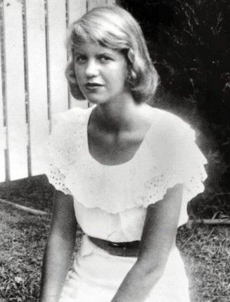 Fascinating Facts About Sylvia Plath | LiteraryLadiesGuide Silvia Plath, William Butler Yeats, Mental Institution, Dylan Thomas, Writers And Poets, The Bell Jar, Sylvia Plath, Famous Authors, Colleen Hoover