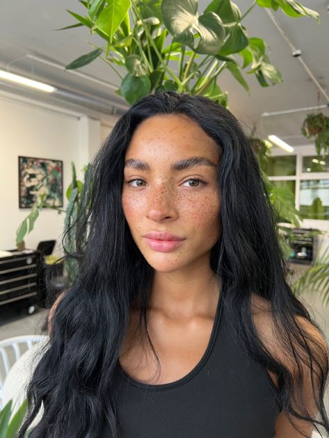 Natural Makeup Looks Freckles, Tattoed Freckles Face, Henna Freckles Placement, Fake Tan Freckles, Faux Freckles Tattoo, Henna Freckles Before And After, Freckle Tattoo Before And After, Pmu Freckles, Freckles On Dark Skin