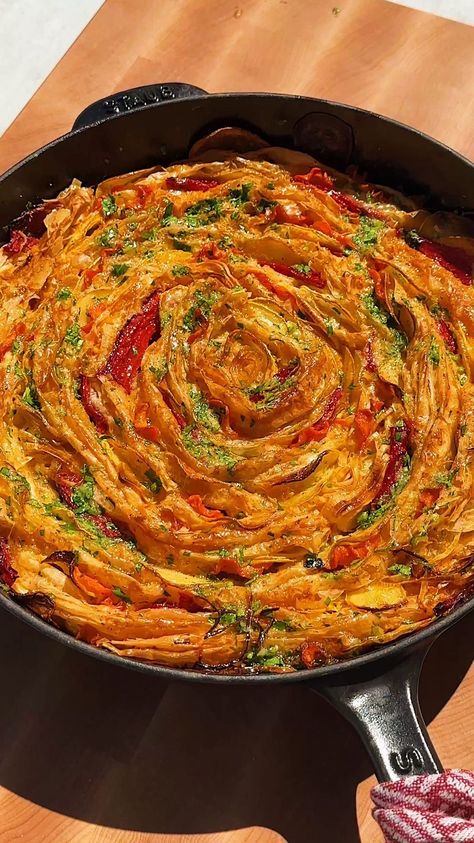 Carolina Gelen | VEGGIE CRINKLE CAKE — a breakfast recipe that’ll get you excited to wake up in the morning: veggie-packed crinkled phyllo pastry, baked in… | Instagram Crinkle Cake, Phyllo Recipes, Phyllo Pastry, Wake Up In The Morning, Pastry Sheets, Healthy Lifestyle Food, Cooking Recipe, Breakfast Recipe, Yummy Yummy