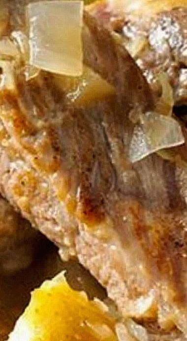 Spareribs And Sauerkraut In Crockpot, Spare Ribs And Sauerkraut Crock Pot, Sauerkraut And Ribs Recipe, Spare Ribs And Sauerkraut, Spareribs And Sauerkraut Recipe, Crockpot Spareribs, Crock Pot Country Ribs, Ribs And Sauerkraut, Sauerkraut Crock