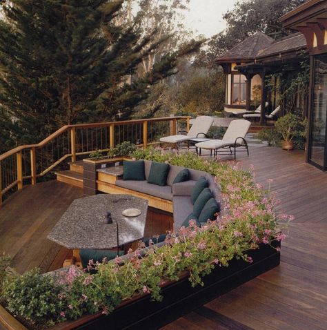 Planning Garden, Planters Garden, Dream Deck, Gardening Design, Wooden Deck, Gardening Landscaping, Real Estat, Landscaping Garden, Garden Idea