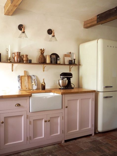 Pink Wood Kitchen, Pink Country Kitchen, Pink And Wood Kitchen, Blush Pink Kitchen Cabinets, Dusty Pink Kitchen, Pink Kitchen Cabinets, Pink Kitchen Designs, Pink Cabinets, Kitchen Colours