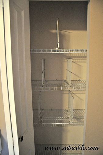 DIY Wire Shelf Dividers (great for the linen closet)! Diy Kast, Closet Shelf Dividers, Cheap Closet, Organizing Linens, Organization Closet, Closet Hacks, Wire Shelves, Closet Dividers, Clothes Closet Organization