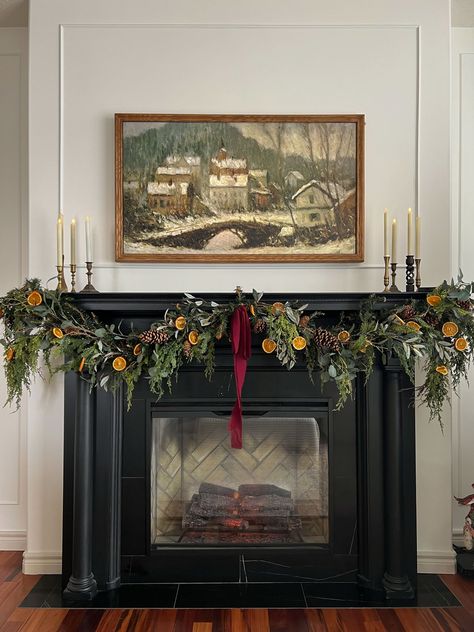 Easy Way to Make a Full-Looking DIY Mantel Garland - Erin Zubot Design Cornice Tv, Winter Mantel Decor, Diy Mantel, Fireplace Mantle Decor, Faux Fireplace, Christmas Mantle, Christmas Fireplace, Free Christmas Printables, Christmas Mantels