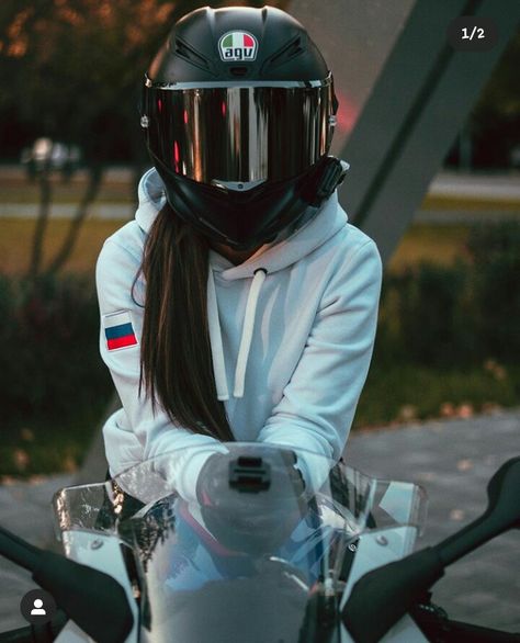 Girl Motorcyclist, Girl Riding Motorcycle, Xe Ducati, Yamaha 250, Biker Couple, Biker Photography, Biker Photoshoot, Biker Aesthetic, Bike Photoshoot