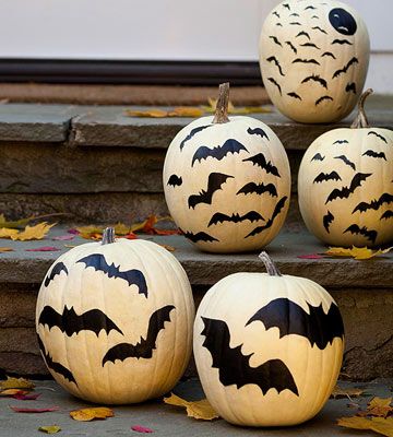 Pumpkins with Bat Stamps Décoration Table Halloween, Pumpkin Decorating Diy, Halloween Pumpkin Crafts, Creative Pumpkin Decorating, No Carve Pumpkin Decorating, Adornos Halloween, Creative Pumpkins, Halloween Tattoo, Pumpkin Painting