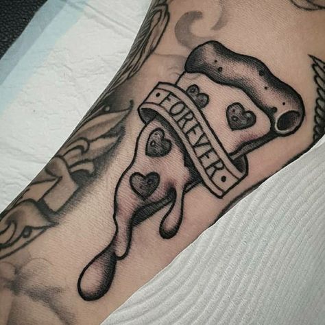 Pizza Tattoo Ideas, Traditional Pizza Tattoo, Matching Pizza Tattoos, Pizza Tattoo Design, Pizza Slice Tattoo, Unforgettable Tattoo, Summer Pizza, Pizza Tattoo, Cupcake Tattoos