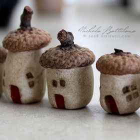 Pixie Hill: Little Acorn Houses Acorn Top Crafts, Oak Decor, Acorn House, Acorn Decorations, Acorn Crafts, Autumn Ideas, Clay Houses, Handmade Projects, Starry Nights