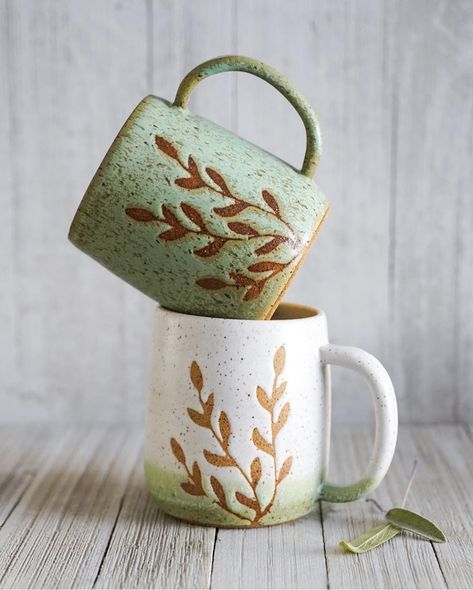 Hand Built Ceramic Mugs, Hand Built Mugs Clay Pottery Ideas, Beginner Ceramics Projects Pottery Wheel, Hand Thrown Mugs, Pottery Projects For Beginners, Slab Mug Ideas, Hand Built Mug, Pottery Hand Building, Wheel Throwing Ideas