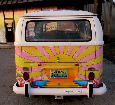 Vanlife Travel, Vans Painted, Hippie Car, Kombi Home, Painted Vans, Travel California, Vintage Vw Bus, Volkswagen Camper, Combi Vw