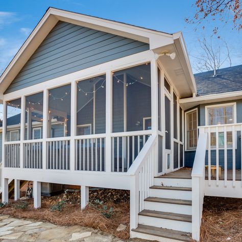 75 Screened-In Porch Ideas You'll Love - August, 2024 | Houzz Half Screened In Front Porch, Building Screened In Porch, Enclosed Side Porch Ideas, Traditional Screened In Porch, Farmhouse Screened Porch, Screened In Patio On Concrete, Screened In Deck Ideas, Deck Porch Ideas, Screen In Porch Ideas