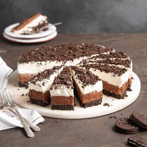 Oreo Mousse Cake, Oreo Mousse, No Bake Summer Desserts, Oreo Dessert Recipes, Mousse Cake Recipe, Oreo Dessert, Cake Tasting, Chocolate Shavings, Almond Cakes