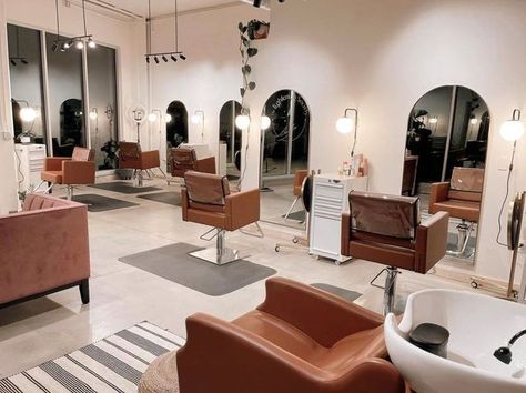 Beauty Salon Decor Luxury, Salon Designs, Juice Bar Design, Manicure Tables, Nail Salon Equipment, Minerva Beauty, Dream Salon, Barber Chairs, Beauty Salon Furniture