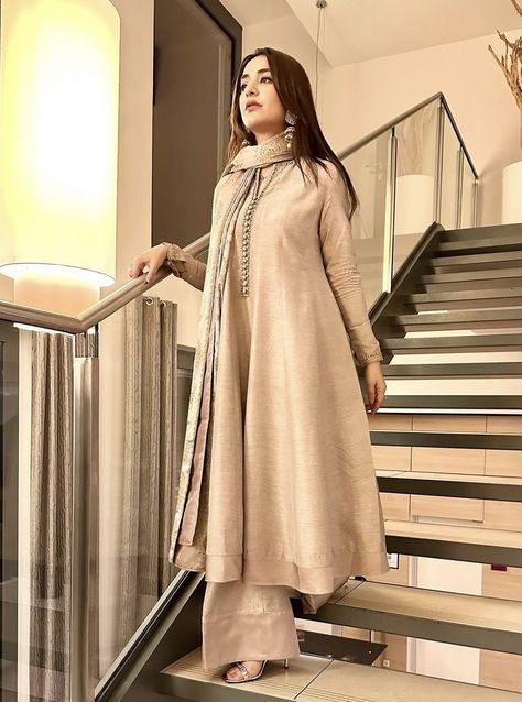 Indian Formals, Desi Fits, Bmw 320d, Yumna Zaidi, Lace Dress Design, Celebrity Fashion Looks, Classy Dresses, Casual Indian Fashion, Desi Fashion Casual