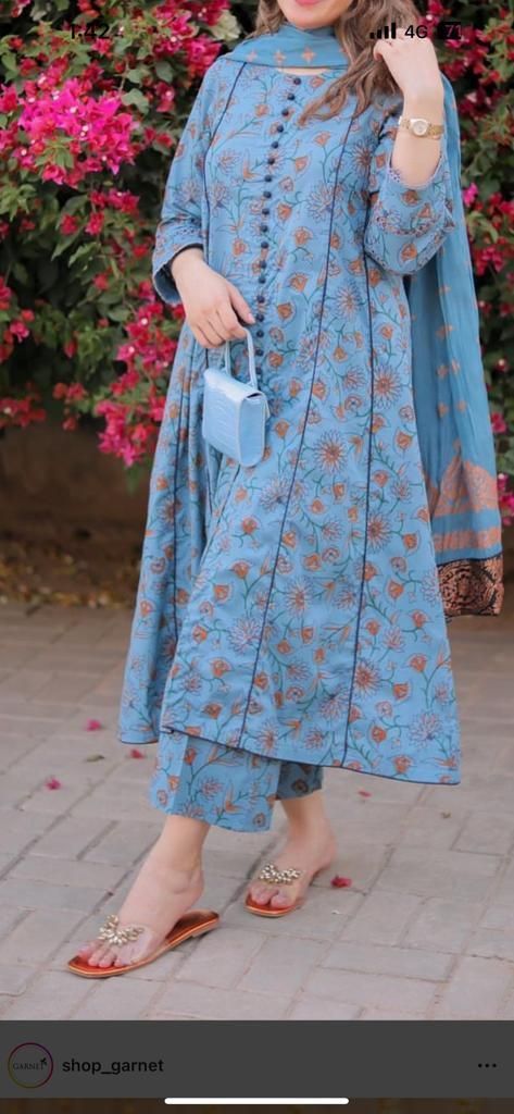 Silk Frocks For Women Pakistani, Floral Print Frock Designs, Printed Frock Design, Casual Frocks For Women, Chiffon Frocks For Women, Frocks Designs For Women, Trendy Frocks, Ladies Frock Design, Stylish Frocks