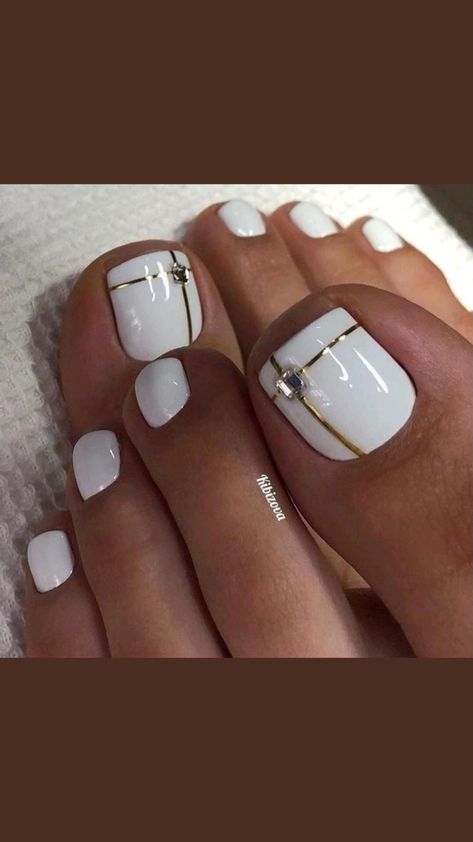 Teen Nail Art, Simple Toe Nails, Feet Nail Design, Pedicure Designs Toenails, Pedicure Nail Designs, Gel Toe Nails, Acrylic Toe Nails, Toe Nail Color, Pretty Toe Nails