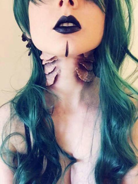 Mermaids Fantasy Art, Scary Siren, Mermaid Zombie, Scary Mermaid, Mermaid Makeup Halloween, Evil Mermaids, Siren Costume, Fish Makeup, Zombie Prom