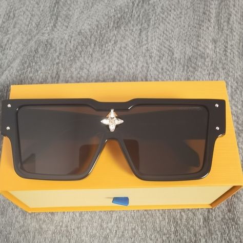 Louis Vuitton cyclone sunglasses Louis Vuitton Accessories, Sunglasses Shop, Louis Vuitton, Sunglasses, Brand New, Jewelry Watches, Plus Fashion, Outfit Inspo, Jeans Shoes