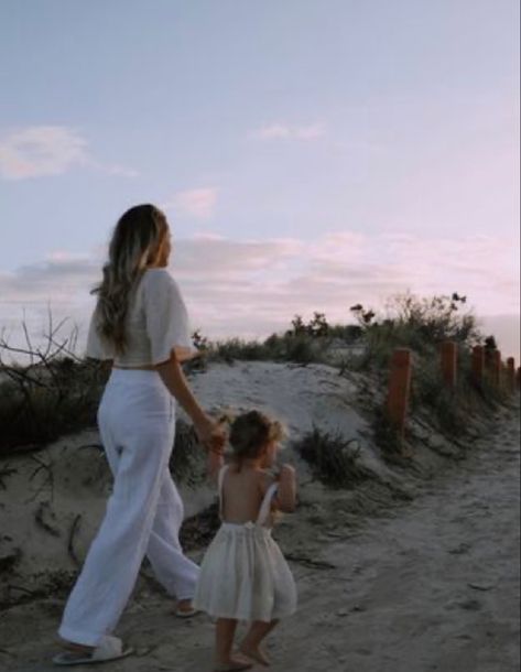 Beach Mom, Future Mommy, Moms Goals, Baby Shoot, Dream Family, Future Mom, Future Lifestyle, Mommy Life, Cute Family