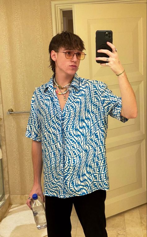 Baron Scho, American Boys, Mullet Haircut, The Fashion, Casual Button Down Shirt, Boy Or Girl, Cool Outfits, Men Casual, Hair Cuts