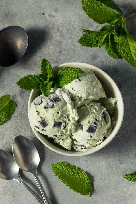 Thermomix recipe: Mint Choc Chip Ice Cream | Tenina.com Easy Chocolate Ice Cream, Mint Choc Chip Ice Cream, Thermomix Recipes Healthy, Eclair Cream, Apple Pie Ice Cream, Mint Choc Chip, White Food Coloring, Banana Nice Cream, Vanilla Ice Cream Recipe