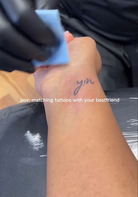 Best Friend Tattoos Black Women, Ying Yang Tattoo Best Friend, Best Friend Tattoos For Women, Amani Core, Bestie Matching Tattoos, Matching Tattoos For Cousins, Cute Tattoos Ideas, Friend Date Ideas, Yin Yang Tattoo