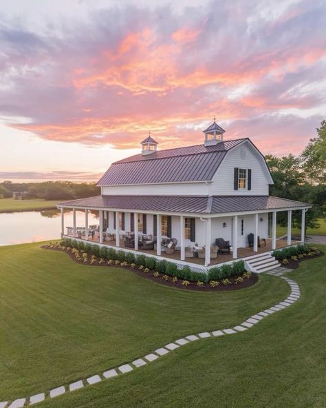 Home Yoga Studio, Georgia House, Long Driveways, Barista Fashion, Dream Life House, Home Yoga, Goth Home, My Future Life, Wrap Around Porch