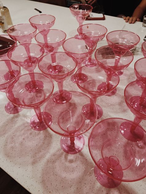 Pink 20th Birthday Decorations, Pink Birthday Party Inspiration, Pink Party Inspiration, Barbie 20th Birthday Party, 2000s Themed 21st Birthday Party, Pink Theme Bday Party, Pink Sparkly Drink, Pink Party Cups, Pink Party Sweet 16