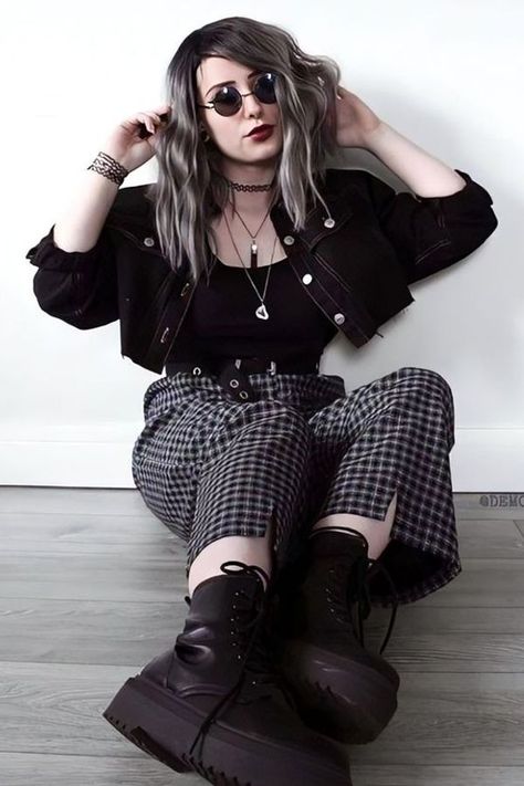 Subtle Punk Outfits, Causal Goth Outfits, Goth Outfit Winter, Fall Alternative Outfits, Fall Goth Outfits, Goth Fall Outfits, Alternative Fall Fashion, Style Edgy Soft Grunge, Grunge Winter Outfits