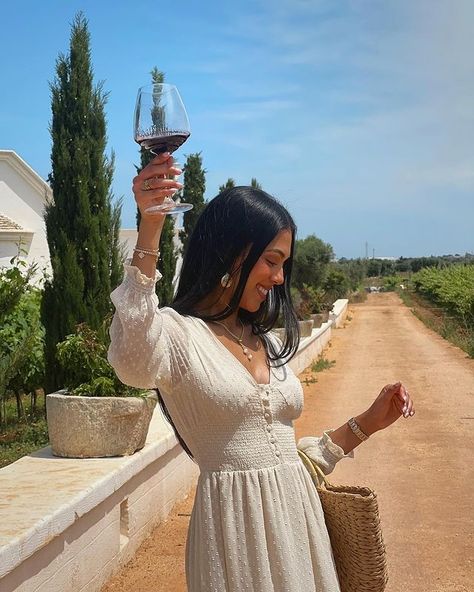 Napa Valley Bachelorette Outfit, Tuscany Vineyard Outfit, Napa Valley Photoshoot, Wine Day Outfit, Wine Country Outfit Winter, Winery Aesthetic Photos, Wine Train Outfit, Temecula Outfit, Winery Instagram Pictures