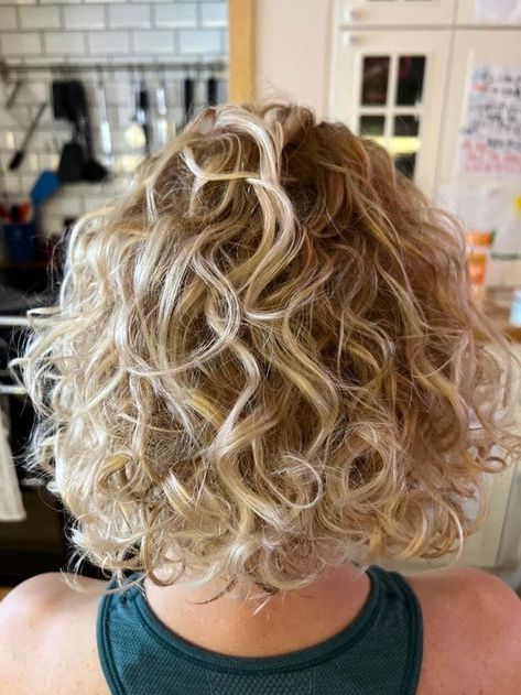 Blonde Hair Perm, Curly Bob Blonde, Fine Curly Hair Cuts, Men Curly Hair, Hair Cuts With Layers, Curly Hairstyles For Black Women, Short Natural Curly Hair, Natural Curly Hair Cuts, Curly Hair Photos