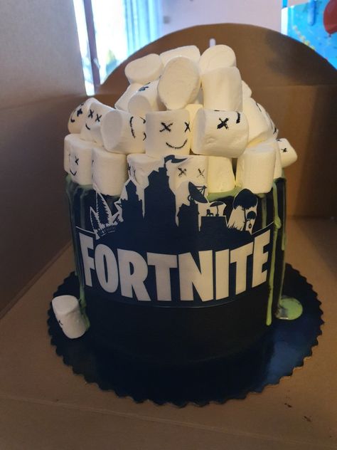 Fortnite Bday Cake, Fortnight Cake Ideas, Fortnite Cookie Cake, Diy Fortnite Cake, Fortnite Marshmello Cake, Fortnight Cakes For Boys, Simple Fortnite Cake, Fortnite Birthday Party Ideas Cake, Fortnite Birthday Cakes