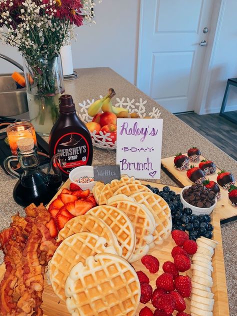 Brunch Waffles, Holiday Dinner Recipes, Suprise Birthday, Birthday Friends, Birthday Breakfast, Breakfast Waffles, College Aesthetic, Birthday Brunch, Baked Dessert Recipes