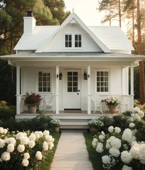 15 Cute Tiny White Cottages Full of Charm - Nikki's Plate White Cottage Exterior, Garden Annexe, White Cottages, Cozy White Cottage, Cottage House Exterior, Farm Homes, White Cabin, Small White House, Small Cottage House Plans