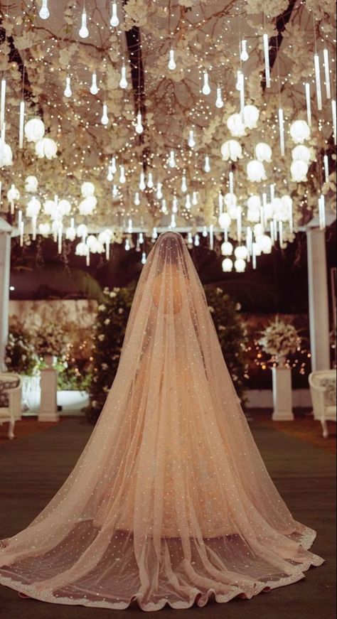 Luxury Wedding Dress With Dupatta, Desi Engagement, Pakistani Wedding Decoration, Beige Wedding Dress With Dupatta, Beige Desi Wedding Dress, Desi White Nikkah Dress, Nikkah Dupatta Setting, Asian Wedding Dress Pakistani, Bride Photography Poses