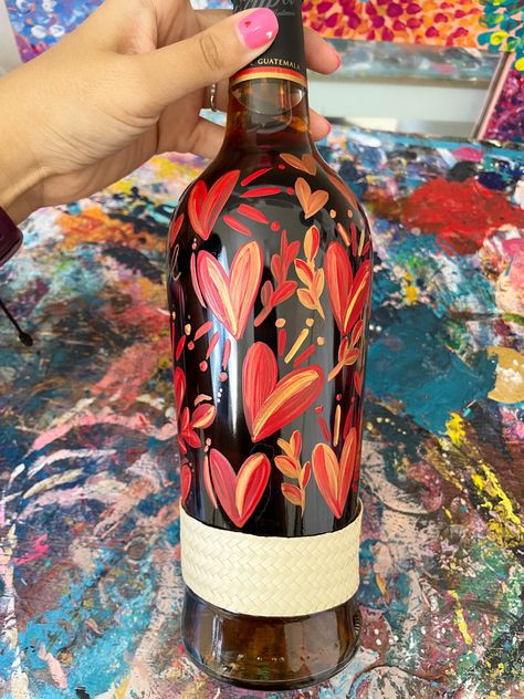 Painting A Bottle, Diy Wine Bottle Painting, Painted Tequila Bottle, Painted Bottles Ideas, Paint Wine Bottles, Wine Bottle Painting, Bridal Balloons, Custom Champagne Bottle, Vine Bottle