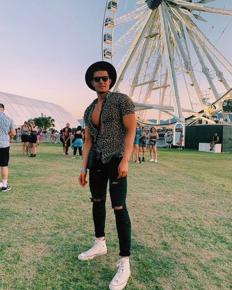 Men’s Coachella Fashion, Men Cochella Outfits Festival Style, Edm Concert Outfit Men, Men's Coachella Outfit, Festival Inspo Outfits Men, Cochella Outfits 2022 Men, Outfit Edc Hombre, Guy Festival Outfit, Mens Rave Outfits Men Music Festivals