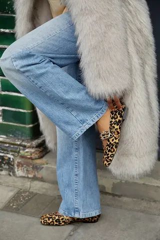 Boots 2024 Trend, Pony Effect, Leopard Print Ballet Flats, Shoe Trend, Trendy Flats, Leopard Flats, Flat Shoe, Current Trends, Autumn 2024